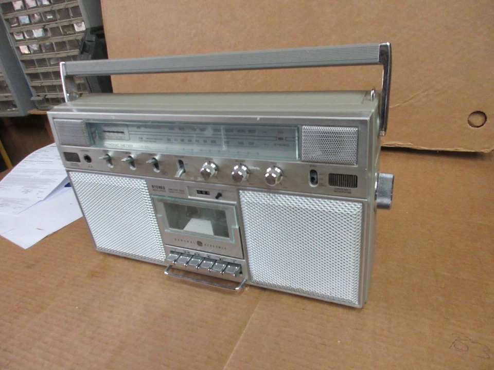 Reproductor de casete radio AM/FM GE General Electric 3-5254a Boom Box años 80 B Foto 2 de 4
