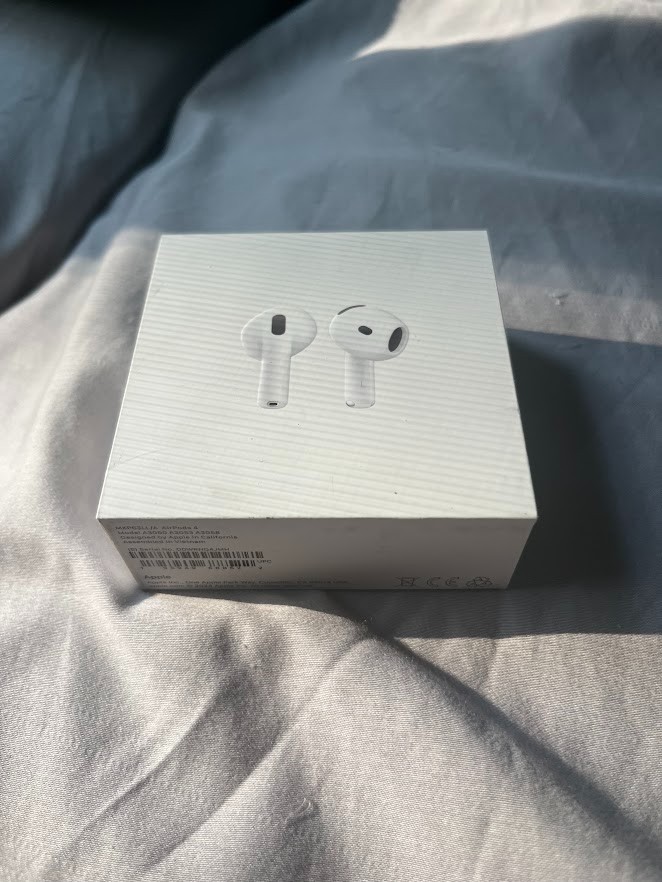Apple AirPods 4th Generation, No Active Noise Cancellation, very