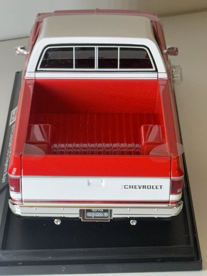 Chevrolet C10 Cheyenne Super 1974 Maisto 1:18 - rojo Foto 2 de 4