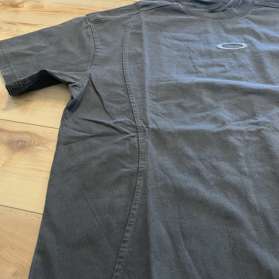 Oakley Мужская винтажная футболка центр логотип графический размер средний - Изображение 3 из 4