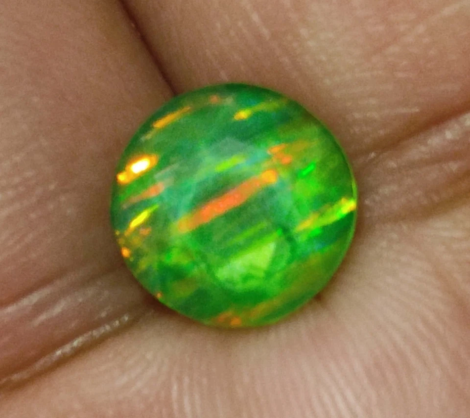 Piedra preciosa natural de corte redondo de titanita con esfena de fuego completo de 5,20 quilates para joyería Foto 3 de 4