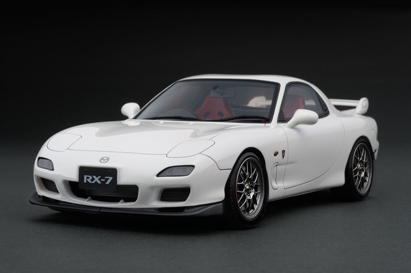 Zündmodell 1/18 Mazda RX-7 (FD3S) Spirit R Typ A Weiß IG3606-image
