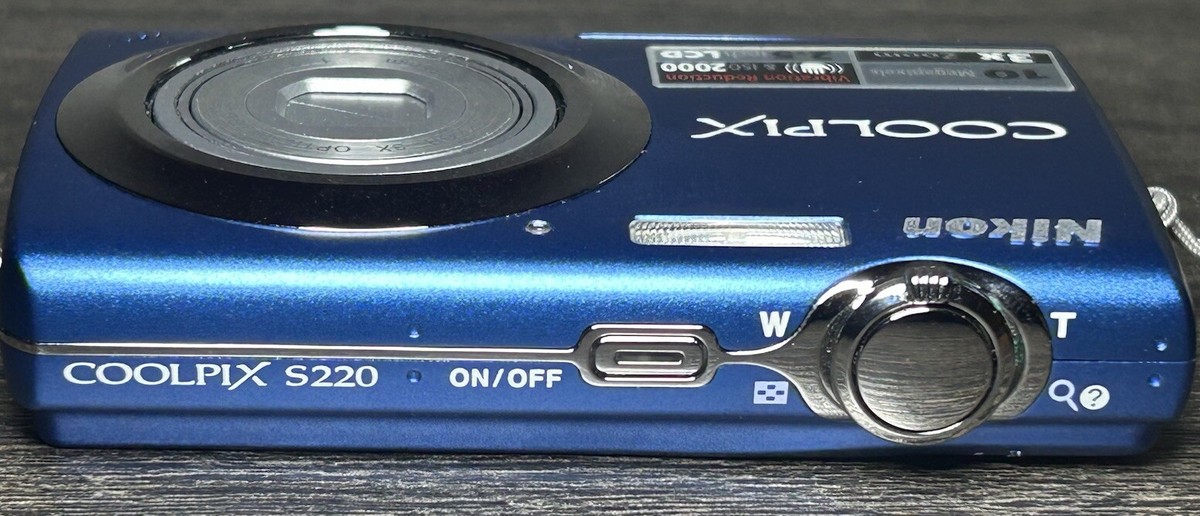 Nikon COOLPIX S220 Compact Digital Camera 10.0MP Blue 3x Zoom w