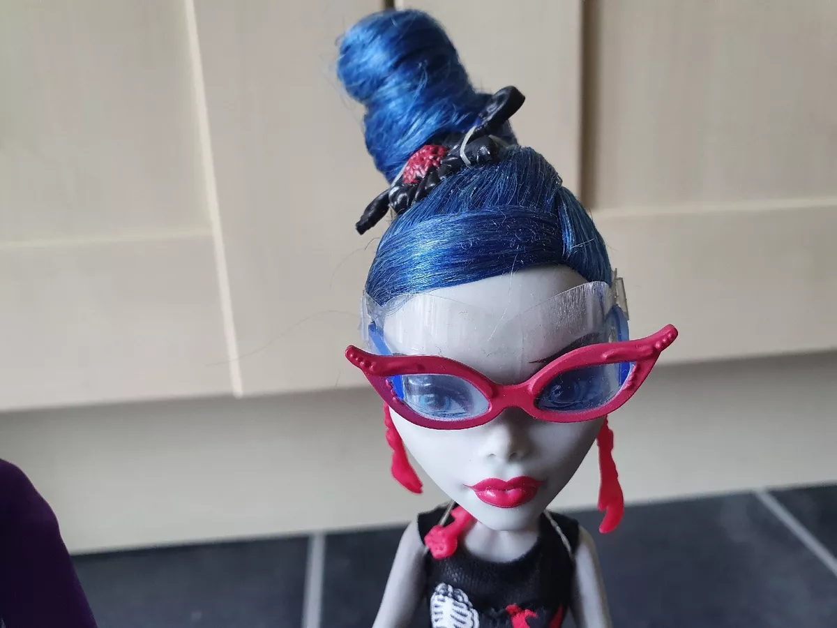 Monster High Ghoulia Yelps Doll TLC Top Elastic Loose Hips Red Shorts Inc