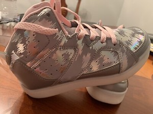 Pre Owned Very Nice 9 Light Mode/ Rechargeable Girl Skechers Size 2 Color Silver