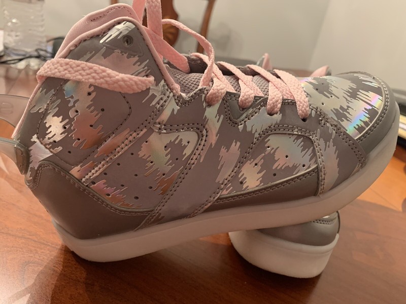 Pre Owned Very Nice 9 Light Mode/ Rechargeable Girl Skechers Size 2 Color Silver