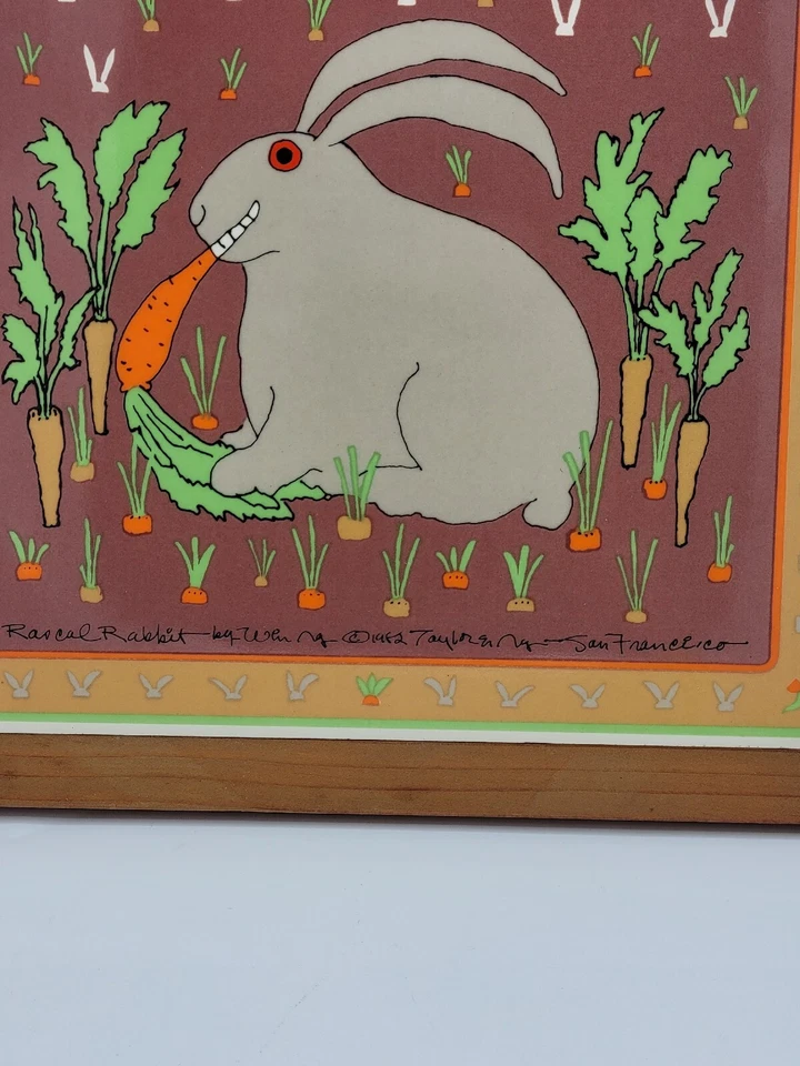 Remache de azulejos de cocina de zanahoria vintage Taylor Ng colgante de pared "conejo bribón" Foto 3 de 4