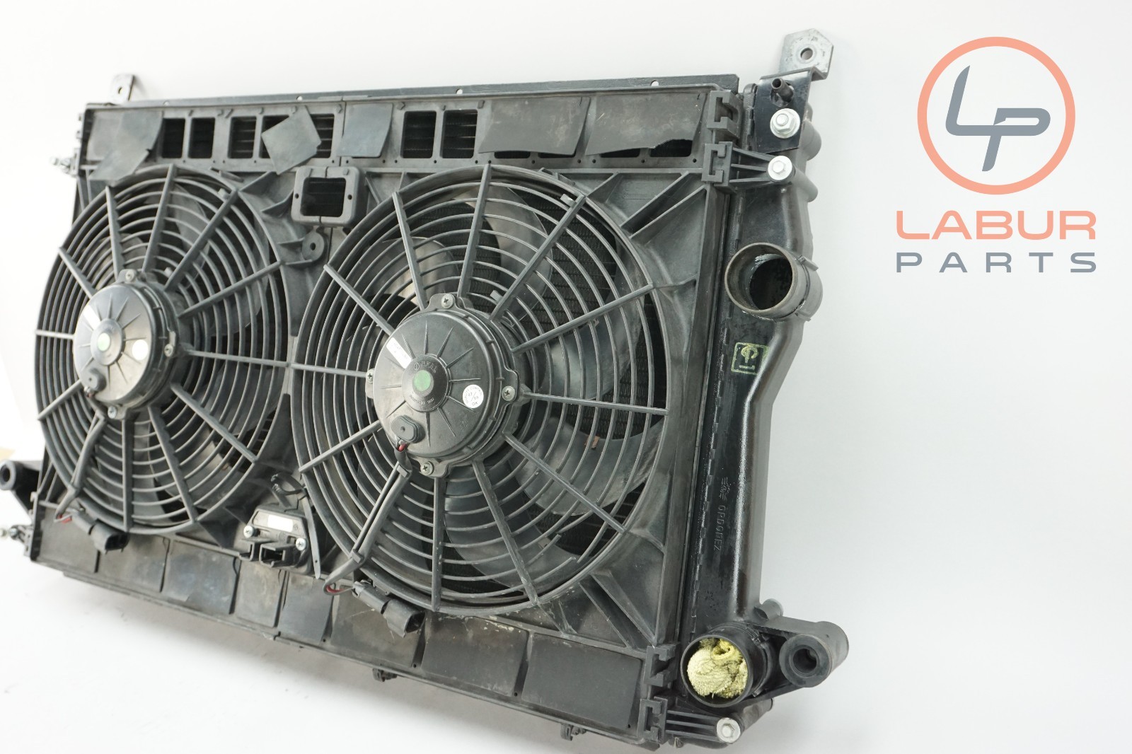 M139 05-07 Maserati Quattroporte Engine Cooling Dual Fan Motor & Radiator Z7066