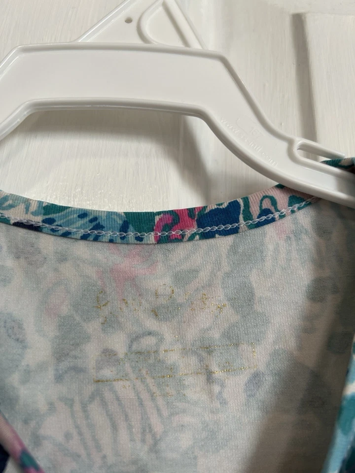 Top de pijama de manga larga para niñas Lilly Pulitzer colorido coral marino ver medidas Foto 2 de 4