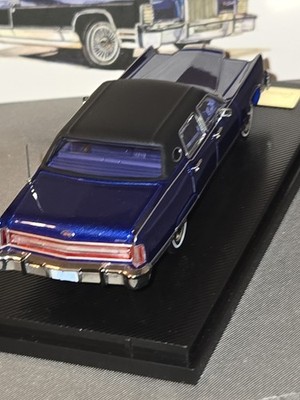 Turning Crush x SunStar 1:64 1979 Lincoln Continental Town Car