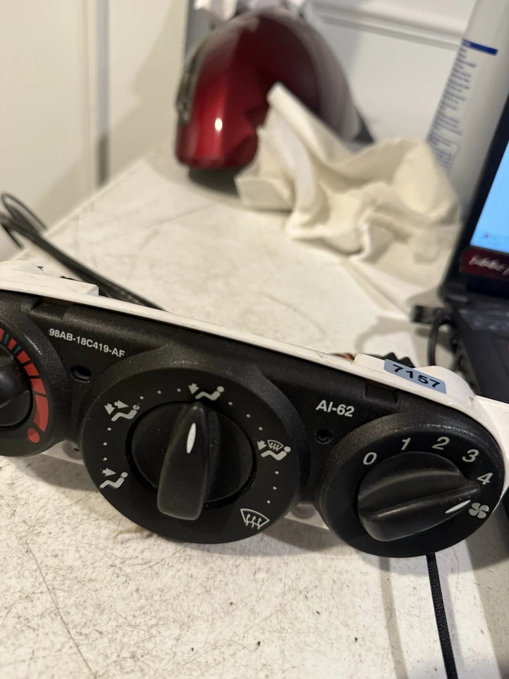 Interruptor de control de temperatura de calefacción Ford Focus 2000-2007 OEM 98AB18C419AF Foto 3 de 4