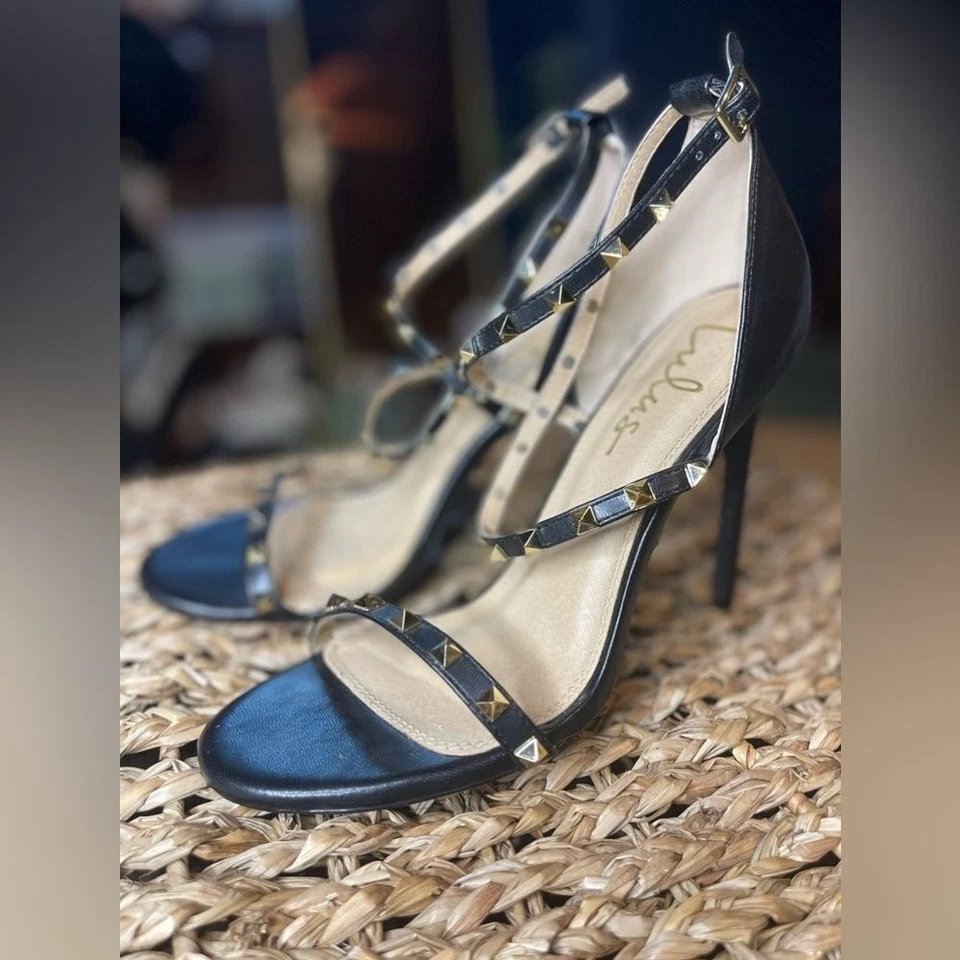 Sandalias de tacón alto Lulus negras con tachuelas y correa en el tobillo talla 7 Foto 3 de 4