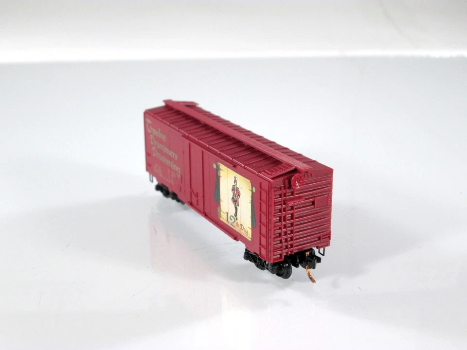 N Scale **TWELVE DRUMMERS DRUMMING** 12 Days Christmas Car Micro Trains 02100512 - Image 3 of 4