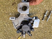 SUZUKI GSXR 1000 L7 2017-2024 CAPTIVE REAR BRAKE CALIPER and SPINDLE