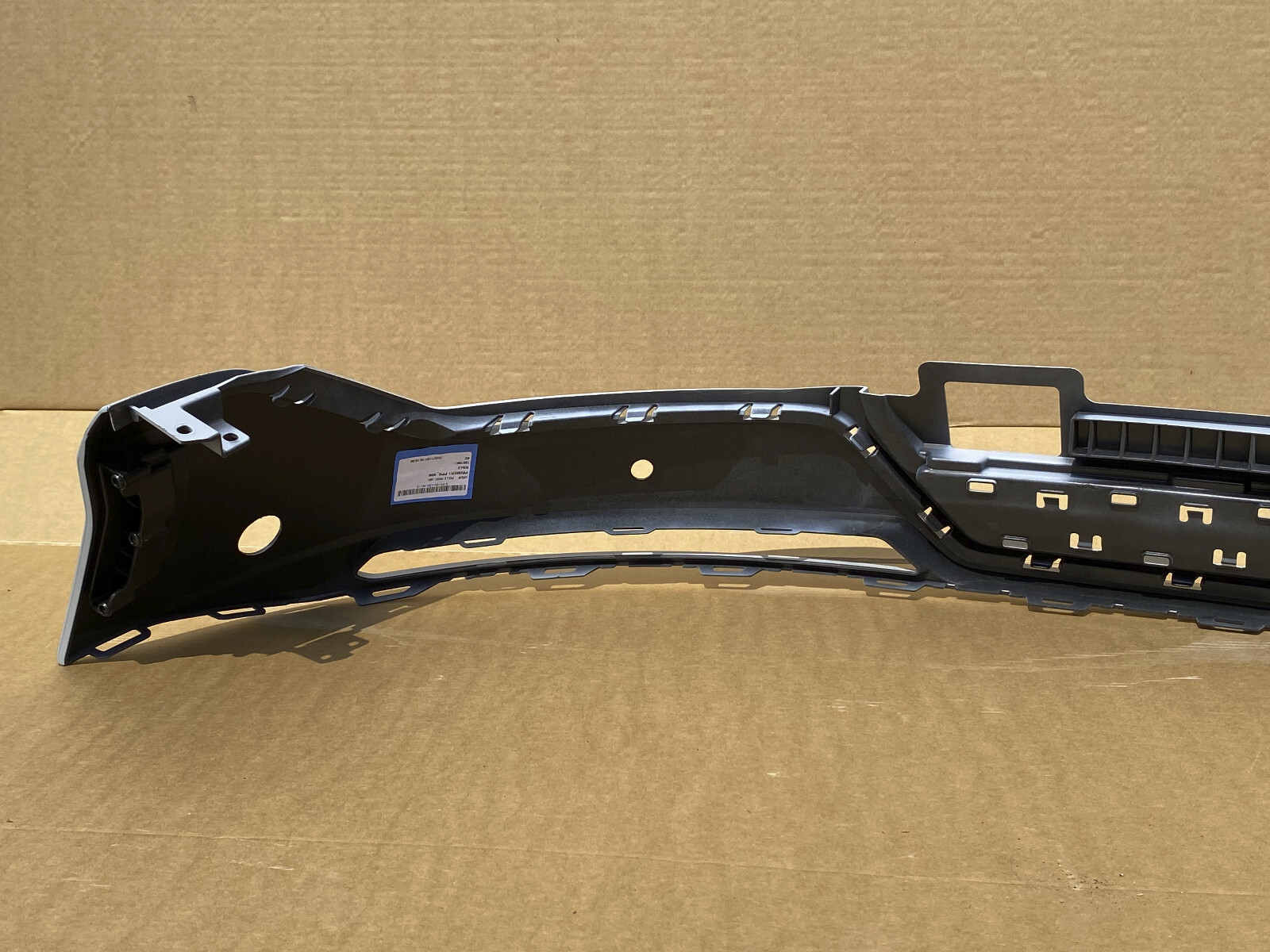 PERFECT! 2019 2020 2021 2022 LAMBORGHINI URUS REAR MIDDLE BUMPER COVER PANEL OEM
