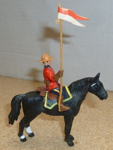 BRITAINS "SWOPPET " MODEL No.699 ROYAL CANADIAN MOUNTED POLICE TROOPER BOXED - Picture 2 of 4
