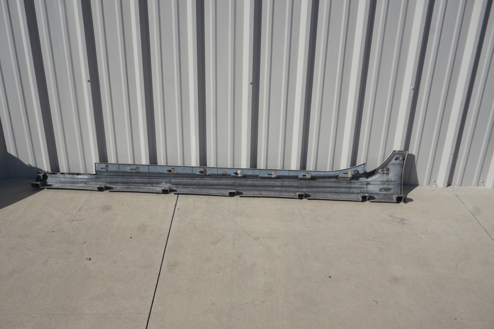 2014 - 2019 Maserati Ghibli Right Side Rocker Skirt Molding Trim Panel White OEM