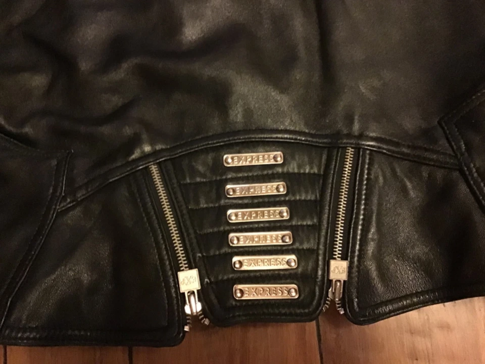 Chaqueta de motociclista Express vintage de cuero para mujer de los años 80 negra con tachuelas cremallera talla L Foto 2 de 4