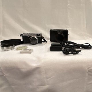 Fujifilm FinePix X100 12MP Compact Camera f/2 23mm Lens Bundle Silver/Black