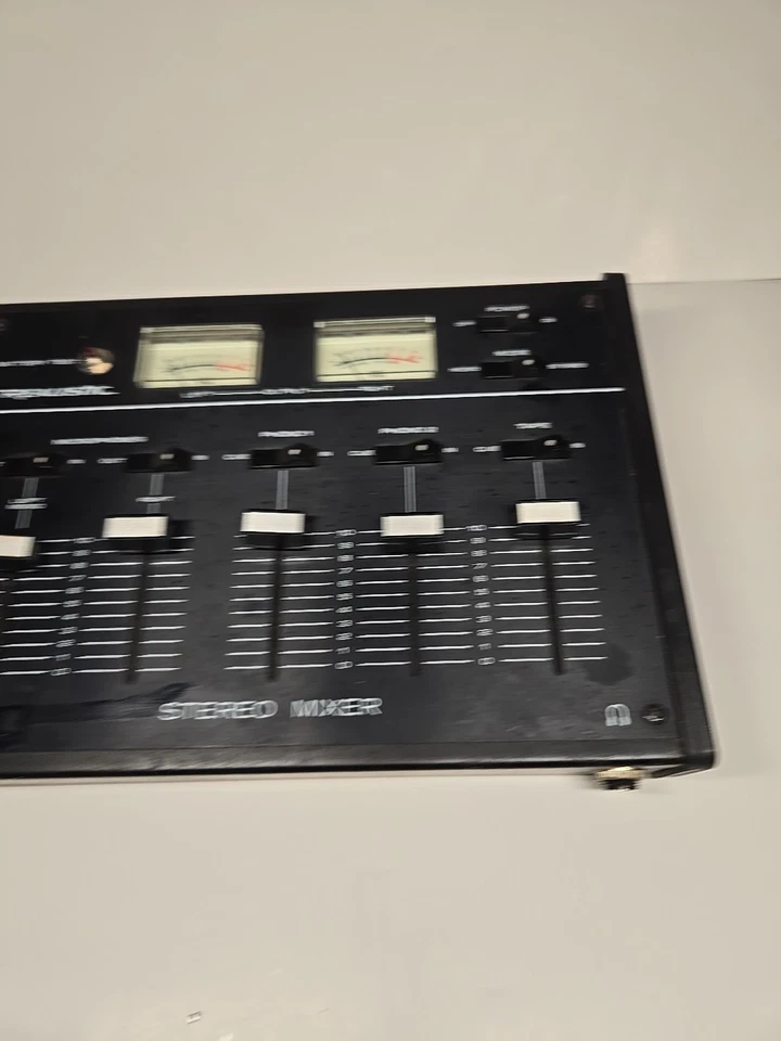 REALISTIC Model 32 1100A STEREO MIXER Sold As Is PARTS REPAIR - Image 2 of 4