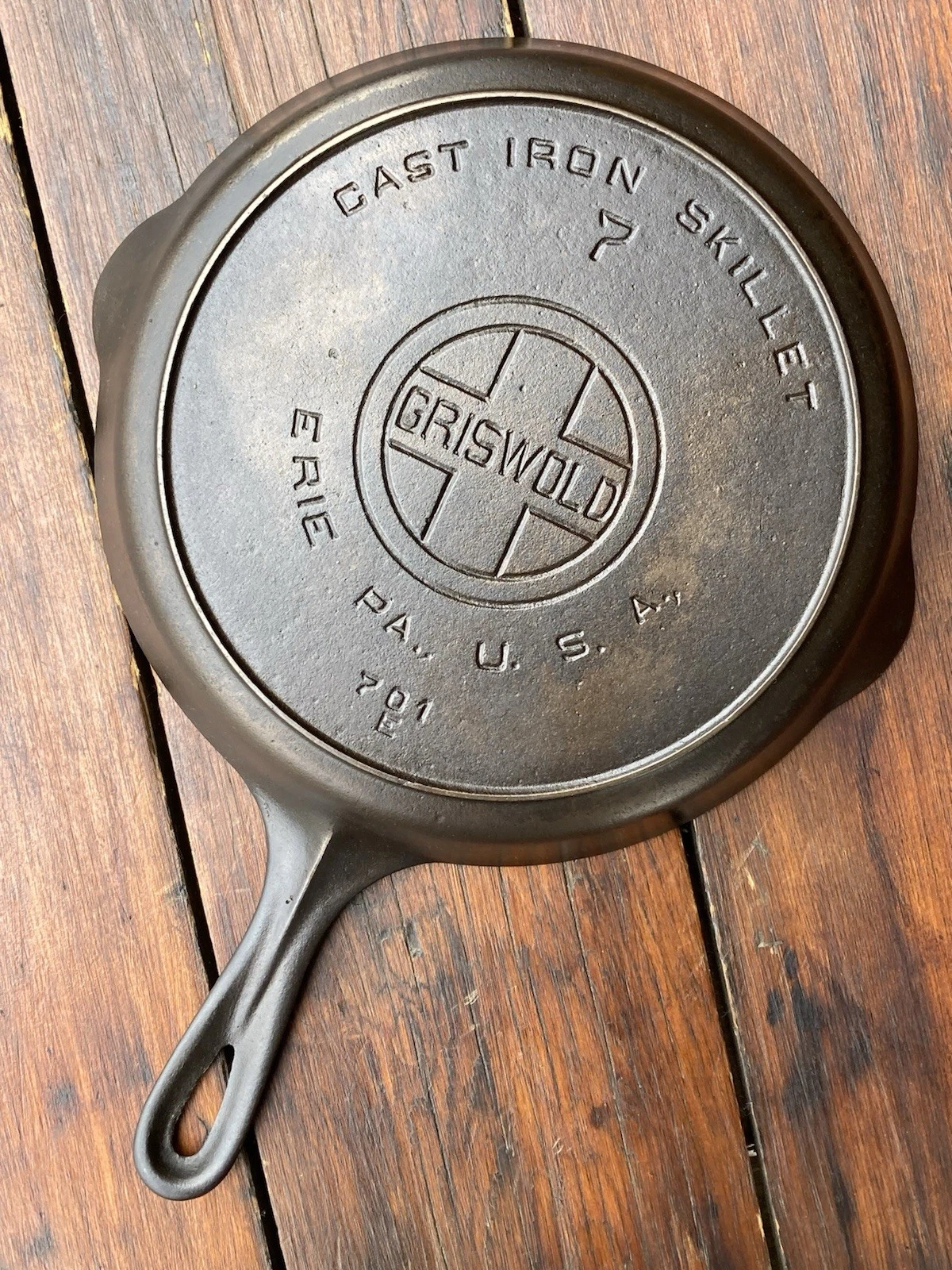 Griswold Cast Iron #7 Large Block Logo Skillet with Heat Ring