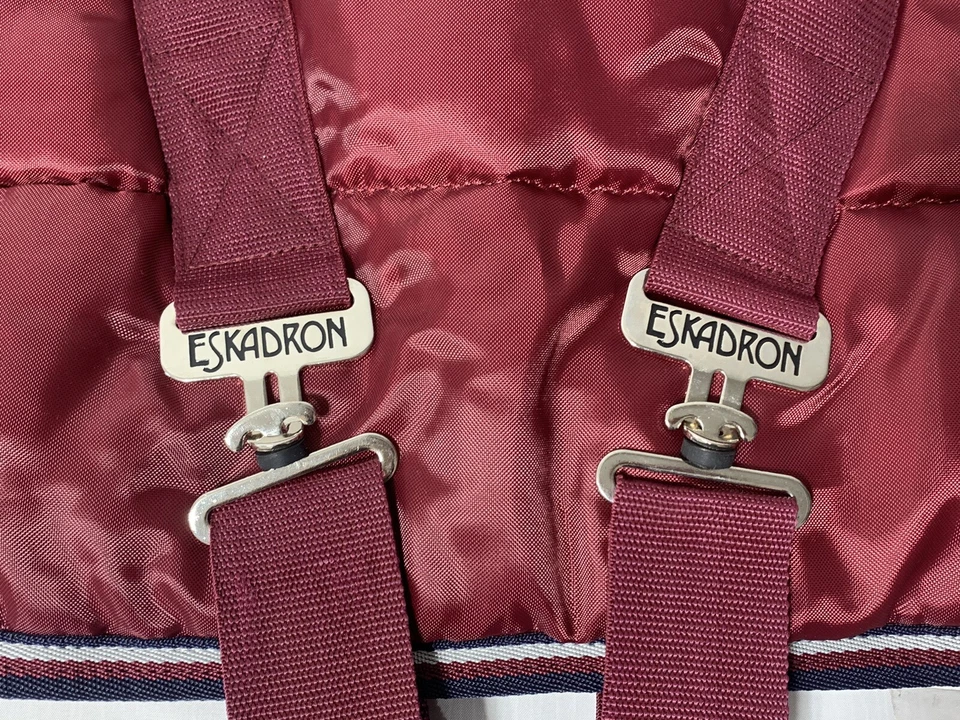 NEW WITH TAGS - Eskadron Horse Blanket Rug 240gr - Red Foto 3 de 4
