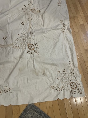 🔥RARE Vtg 6ft x 8ft Embroidered Tablecloth Ivory🔥 - Picture 5 of 10