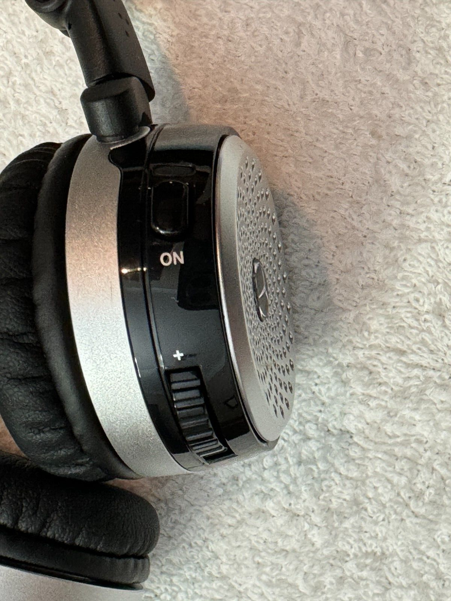 Mercedes Bluetooth rear entertainment Headphones AKG P104 W/Case