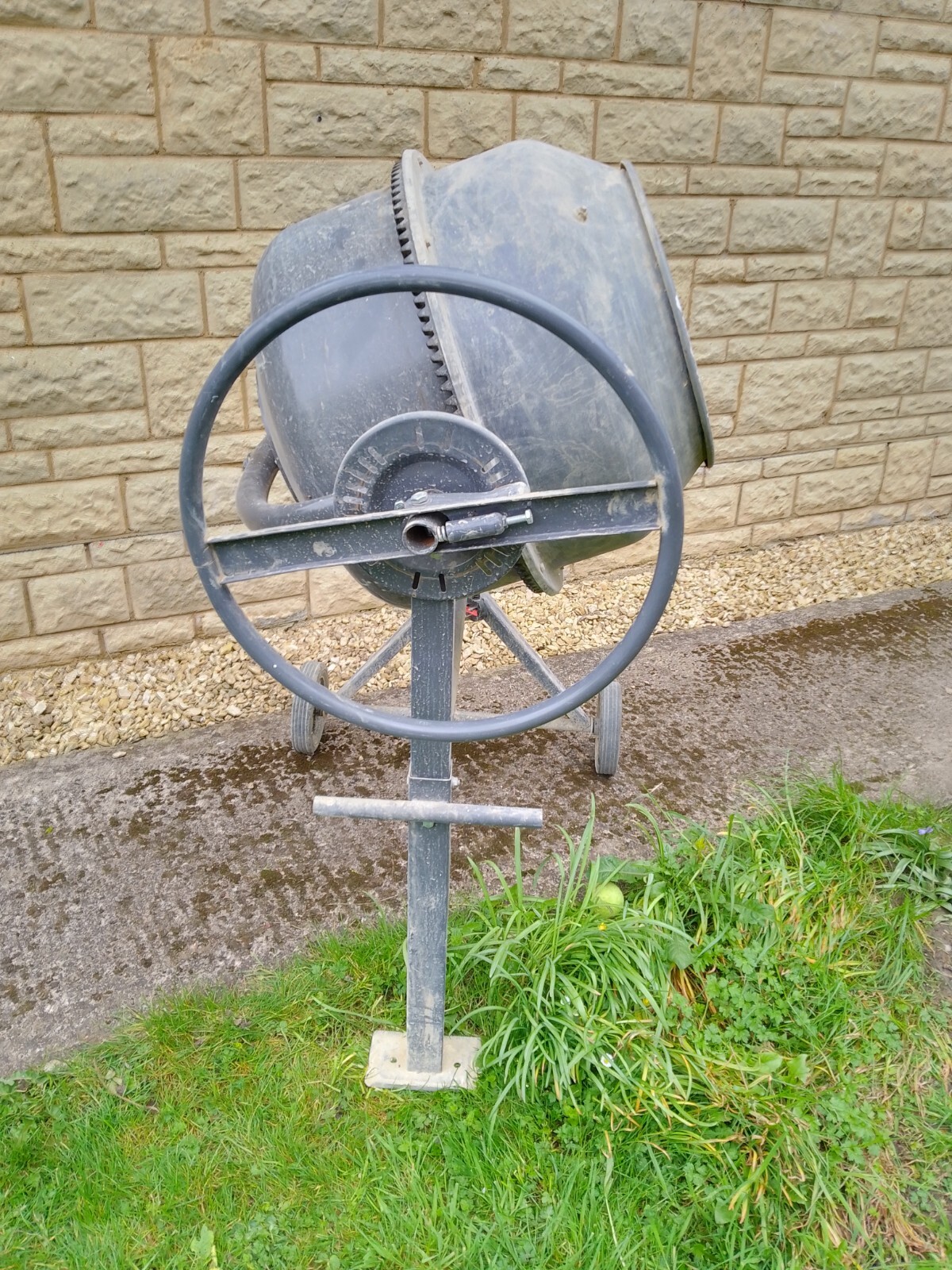 Switzer Cement Concrete Mixer Electric SZCM 140 litre Collection Only