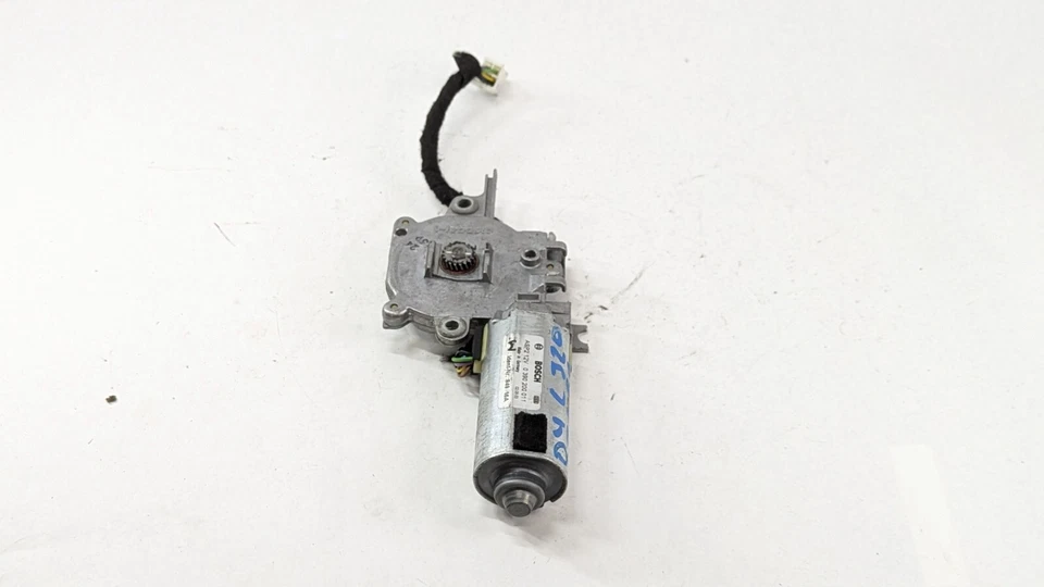 03-09 Mercedes-Benz W203 C280 C240 C320 CLK3 Bosch techo corredizo motor OEM A2038203142 Foto 2 de 4