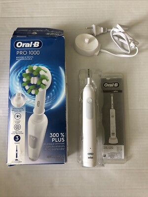 Oral-B Pro 1000 Rechargeable Toothbrush - White 