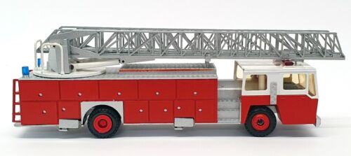 Conrad 1/50 Scale 5502 - Emergency One Fire Engine Truck Rescue Ladder - Picture 3 of 5