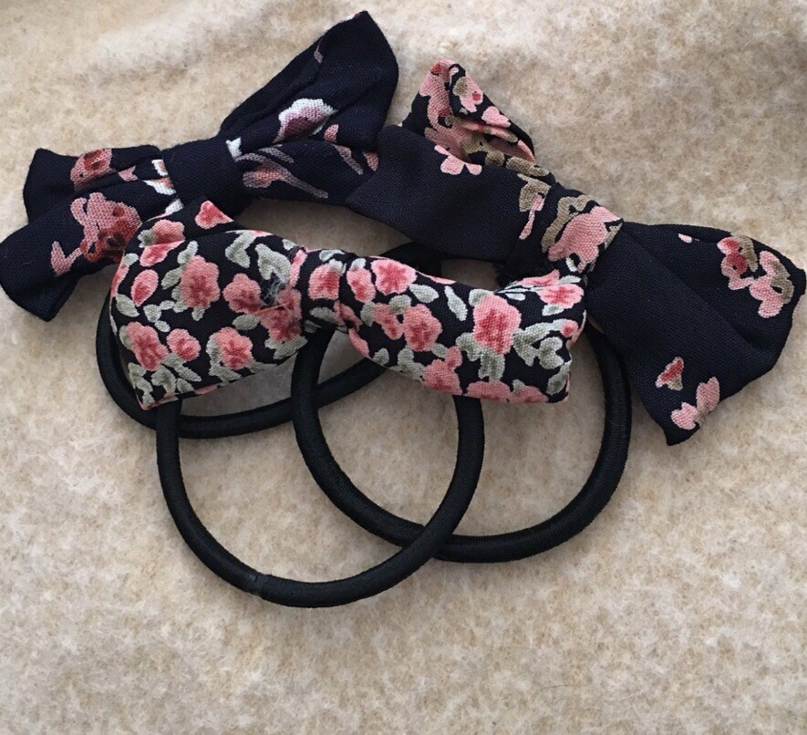 ?SALE? Brandy Melville Hair Ties! Brandy Melville hair ties and clips Like new | Mercari main image 4