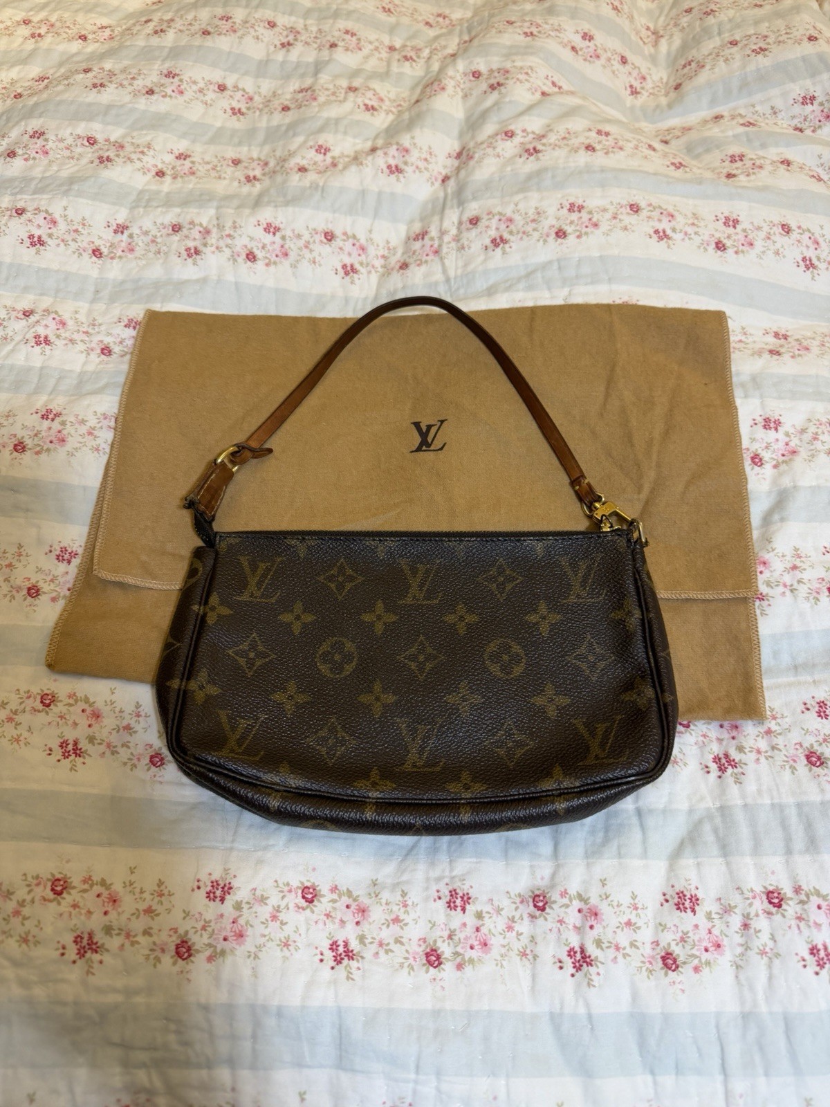 Vintage Louis Vuitton Pochette Accessoires NM Monogram Brown Shoulder Handbag