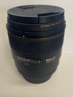 Sigma 85mm 1.4 EX DG HSM for Canon with UV filter and caps CLEAN!