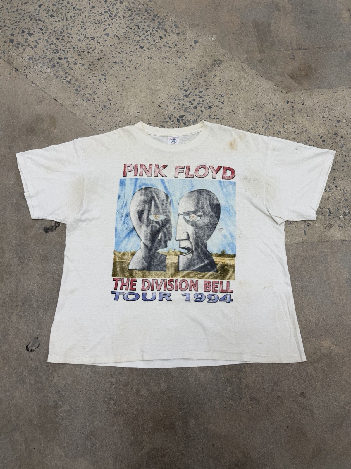 Pink Floyd — Division Bell (distressed) vintage concert t-shirt