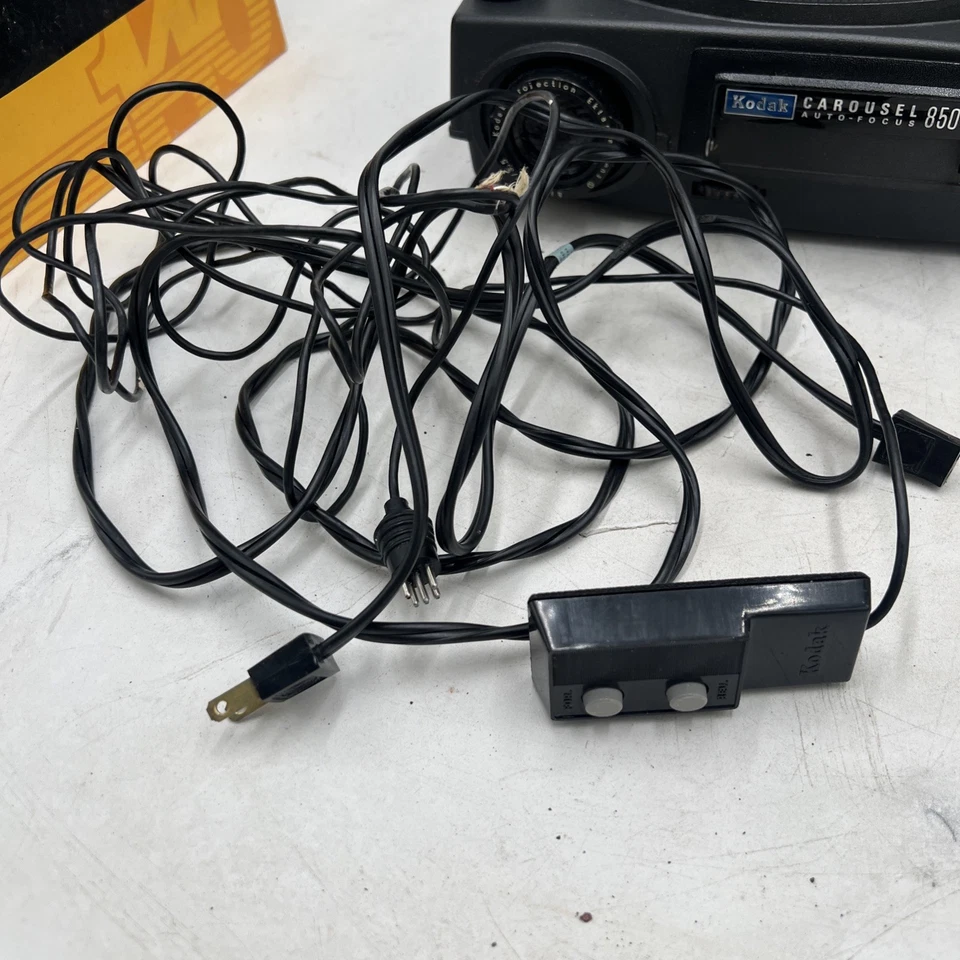 Kodak 850 Slide Projector OG Box Manual Remote Power Cord 140 Carousel Lamp Work - Image 4 of 4