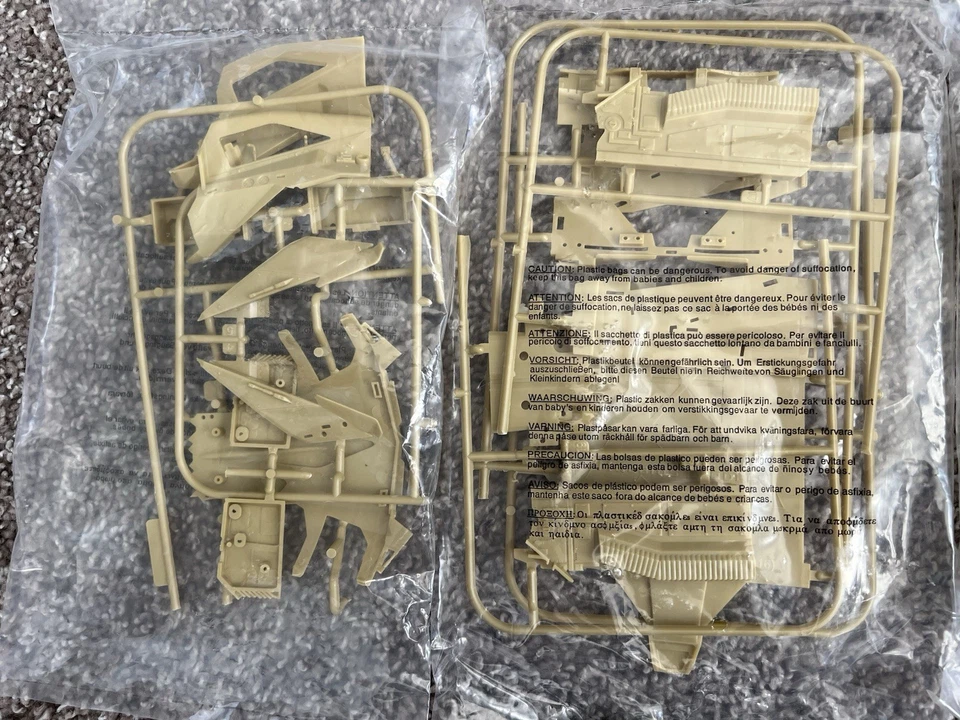 Vaso blindado Moebius 967 The Dark Knight Trilogy con Bane escala 1:25 completo Foto 3 de 4