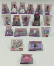 Lote de 18 mini figuras y accesorios coleccionables Bratz Minis Kylie Jenner y otros