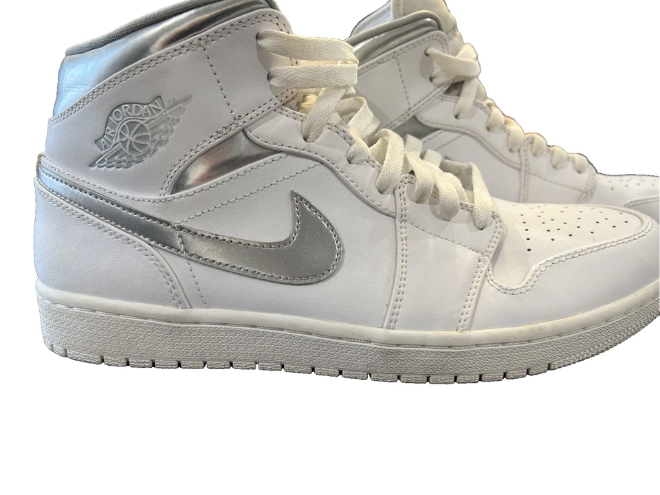 Air Jordan 1 Retro Mid ‘Pure Money’ released in May 2017 - Image 2 of 4