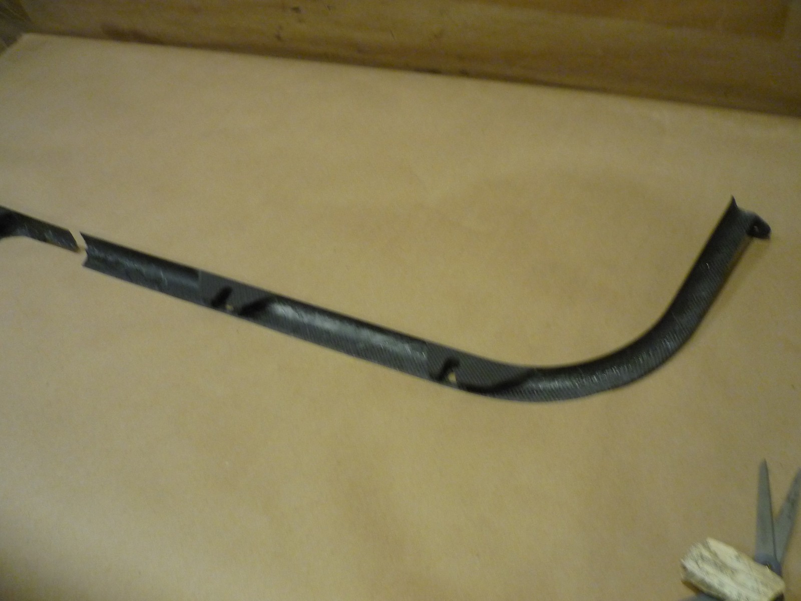 Ferrari F50 - RH Guide Cover For  Seat Belts Carbon Fiber(Damage)  -P/N 64995200