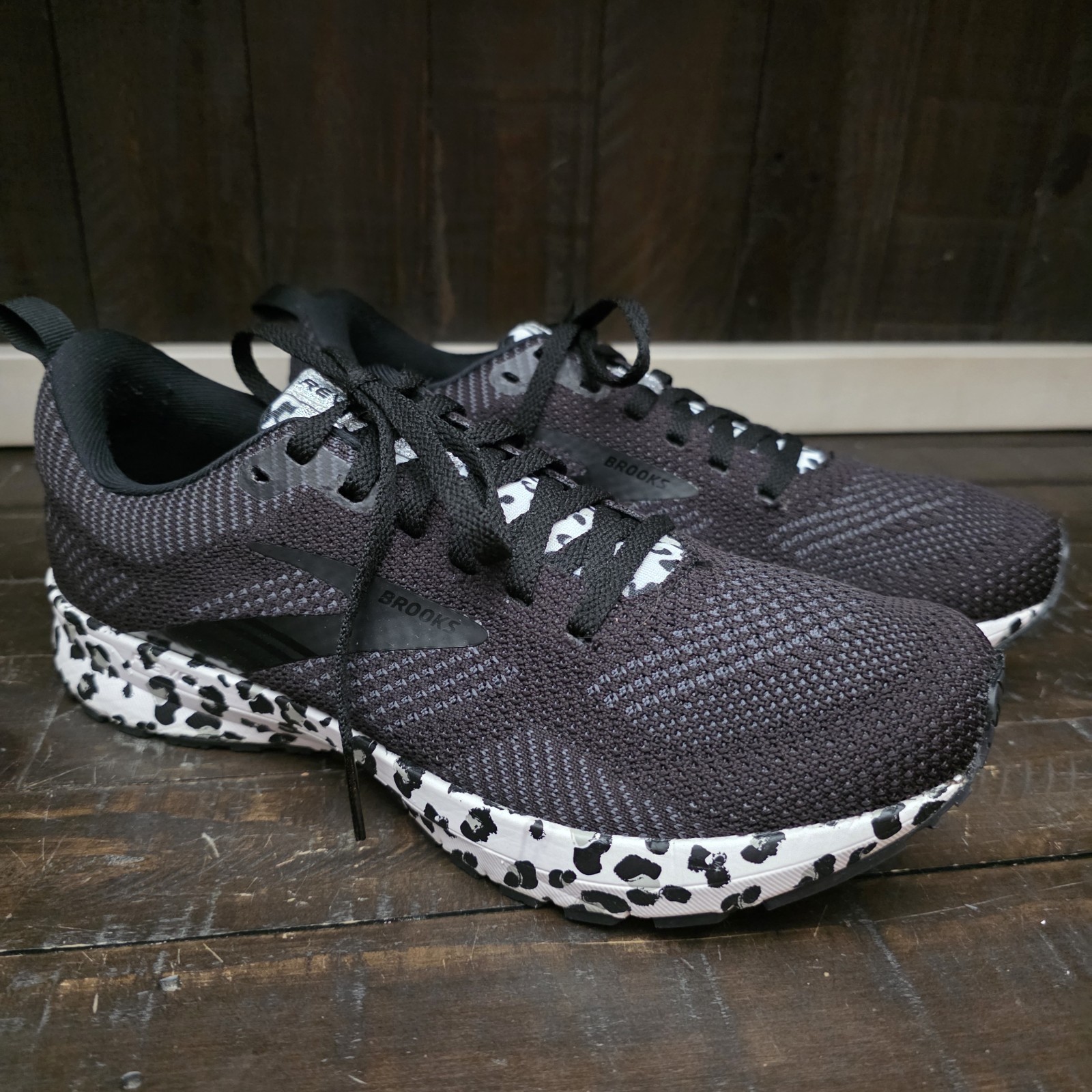 NEW Brooks Revel 5 Snow Leopard Print Women's Shoes Black White Silver /Grey 8.5