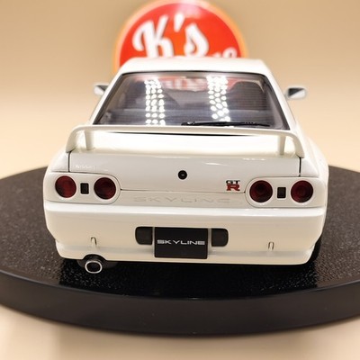 AUTOart 1/18 Nissan Skyline GT-R R32 Crystal White 77342