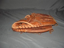 Regent The Saddleback Softball Baseball Glove #03868 RHT -Double V Hinge Cowhide