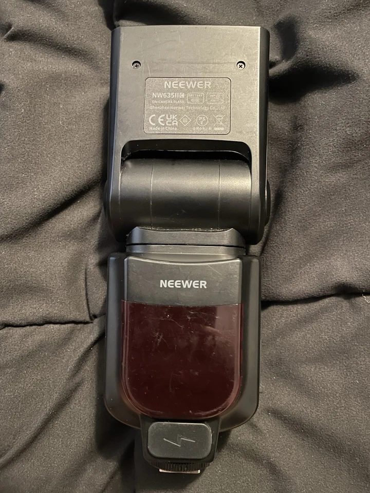 Neewer NW-670 TTL On-Camera Flash - Image 4 of 4