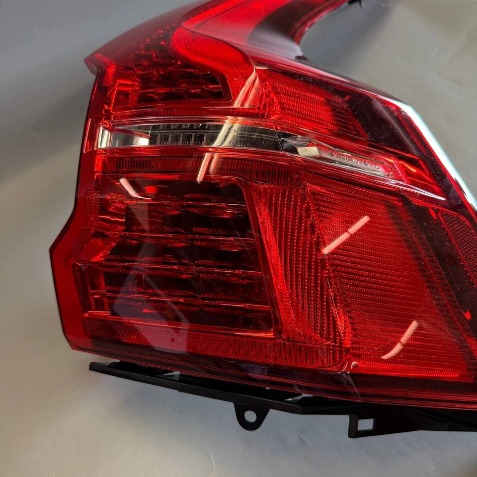 Lámpara Trasera Volvo Genuina Nueva 31655359 Foto 3 de 4