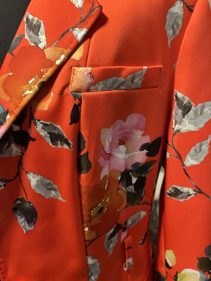 Jaqueta Blazer Marciano by GUESS Vermelha Floral Cetim – Peça de Declaração Elegante - Imagem 3 de 4