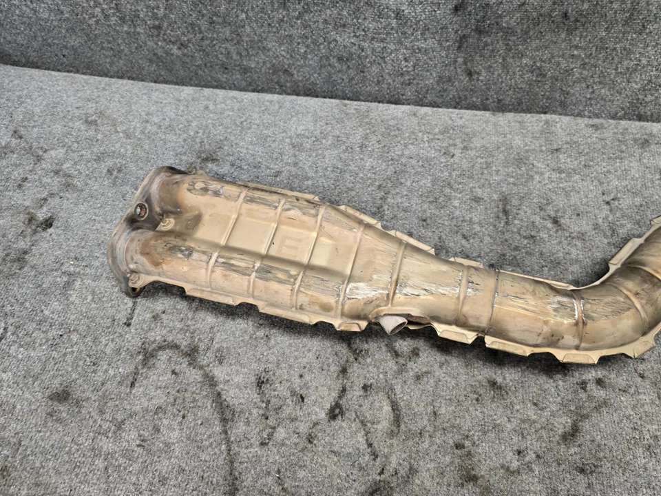 2001-2005 LEXUS IS300 OEM MID PIPE MANIFOLD EXHAUST MUFFLER DOWNPIPE ASSEMBLY - Image 3 of 4