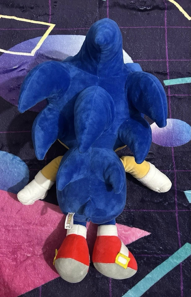 Sega SONIC THE HEDGEHOG 16" Hug Me Shake Action Plush Toy - Image 2 of 2
