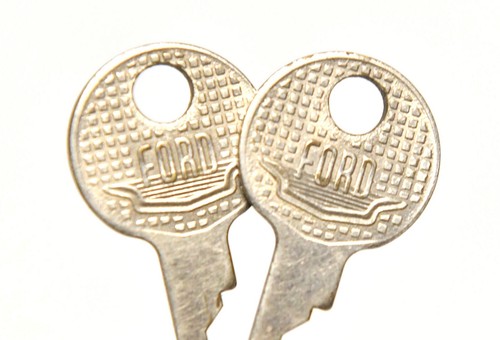 2 VINTAGE FORD HURD KEY - Picture 4 of 4